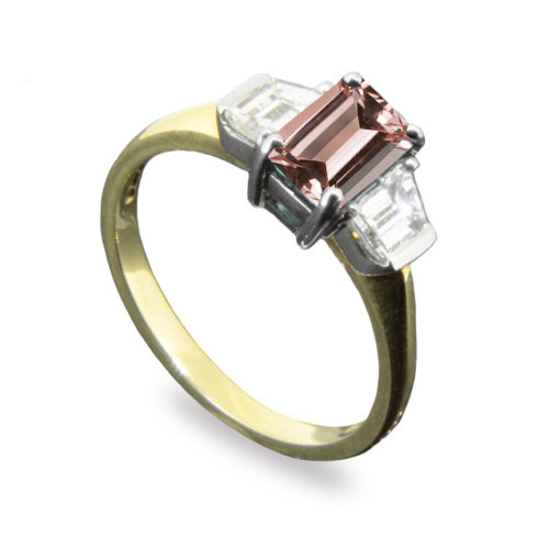 0.97ct Morganite & Tapered Baguette Diamond 18K Gold Ring