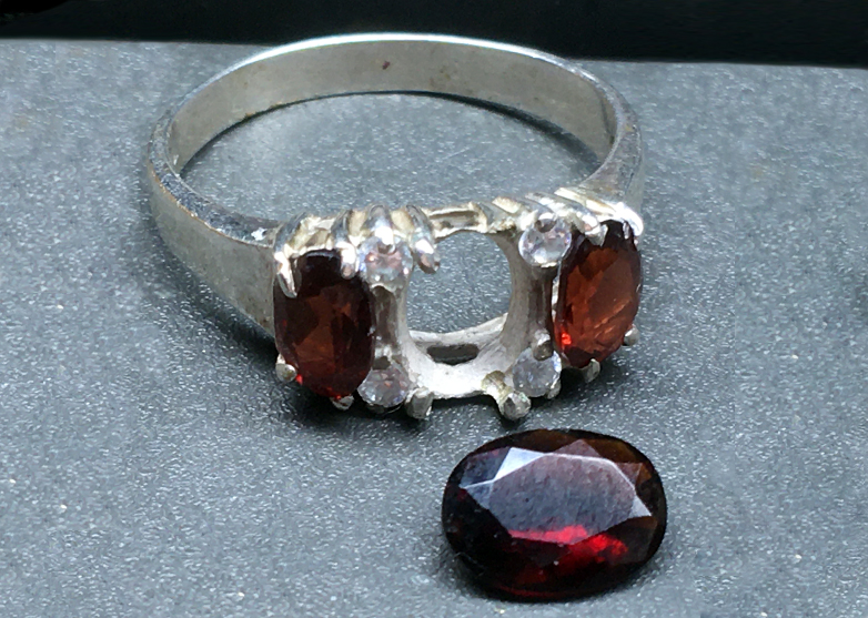 THE GARNET GIRL PIC 1